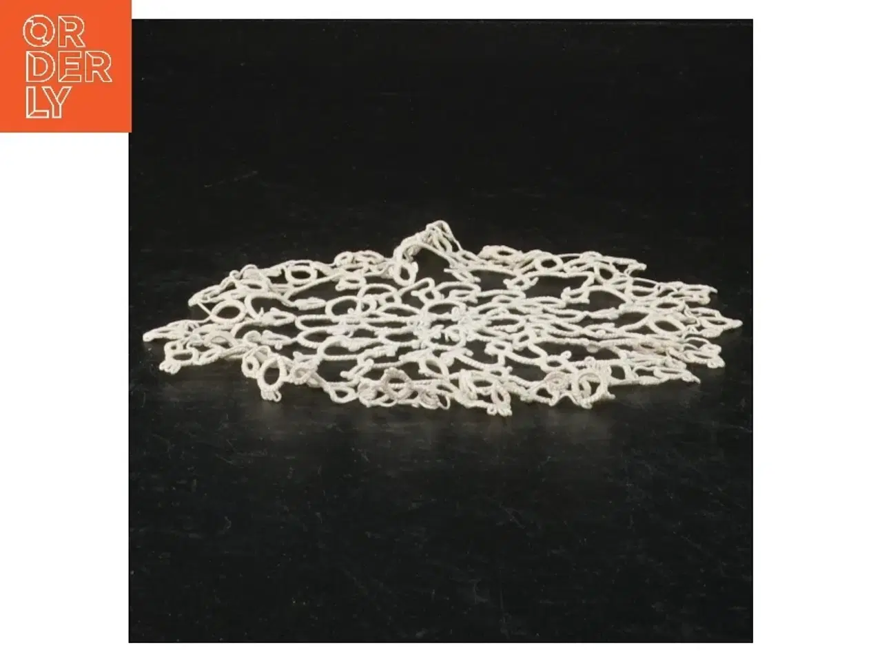 Billede 2 - Kniplet lysedug / mellemlægsserviet  (str. Ikke angivet)