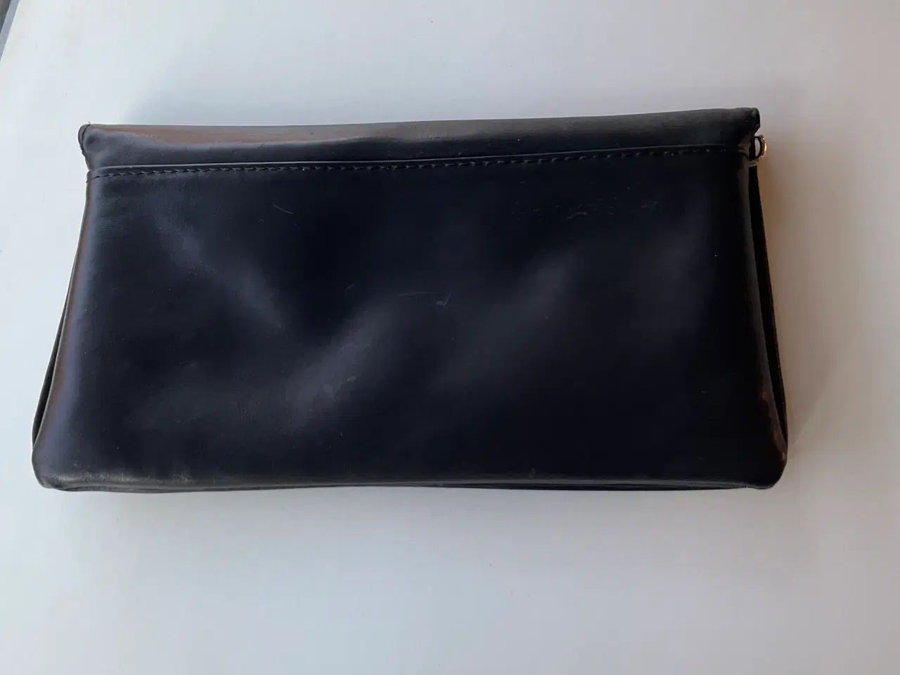 Billede 4 - Fin lille sort dametaske. Ca. 24x13 cm.