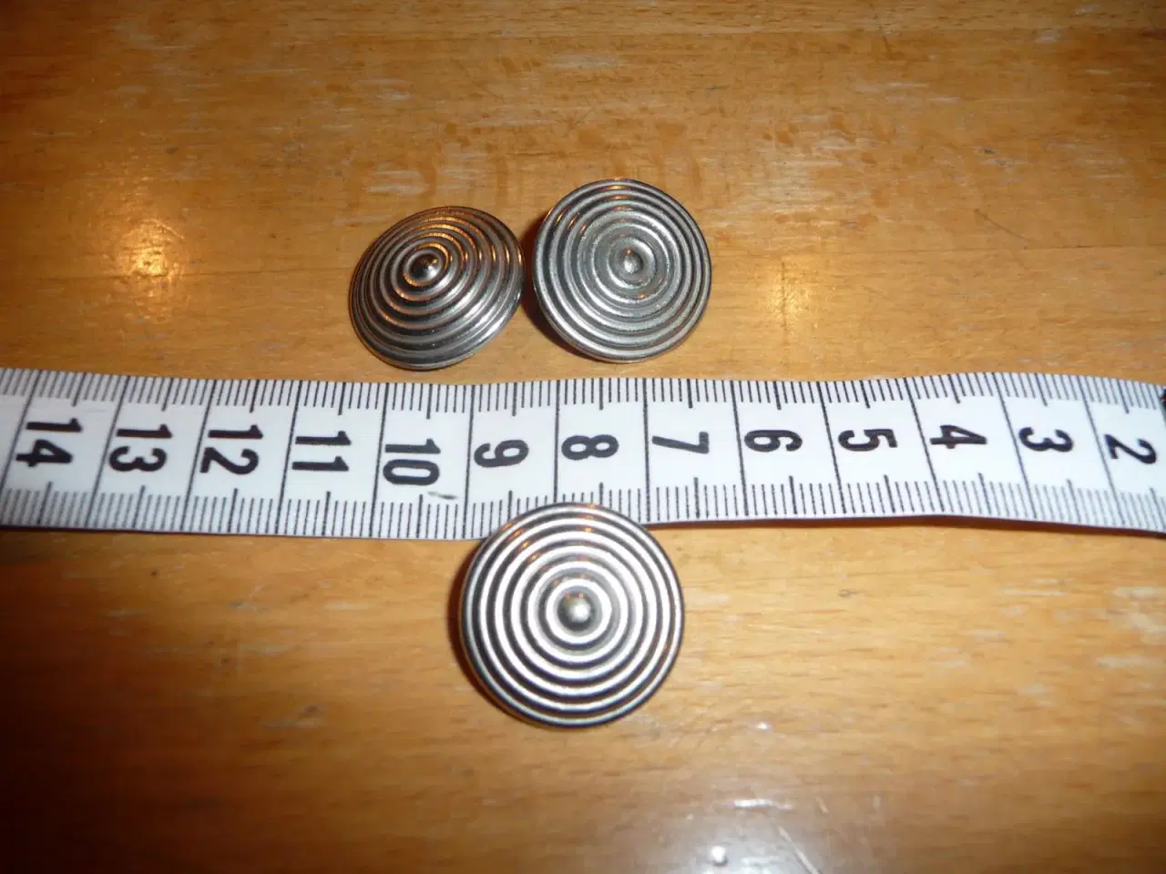 Billede 1 - 3 gamle metal knapper
