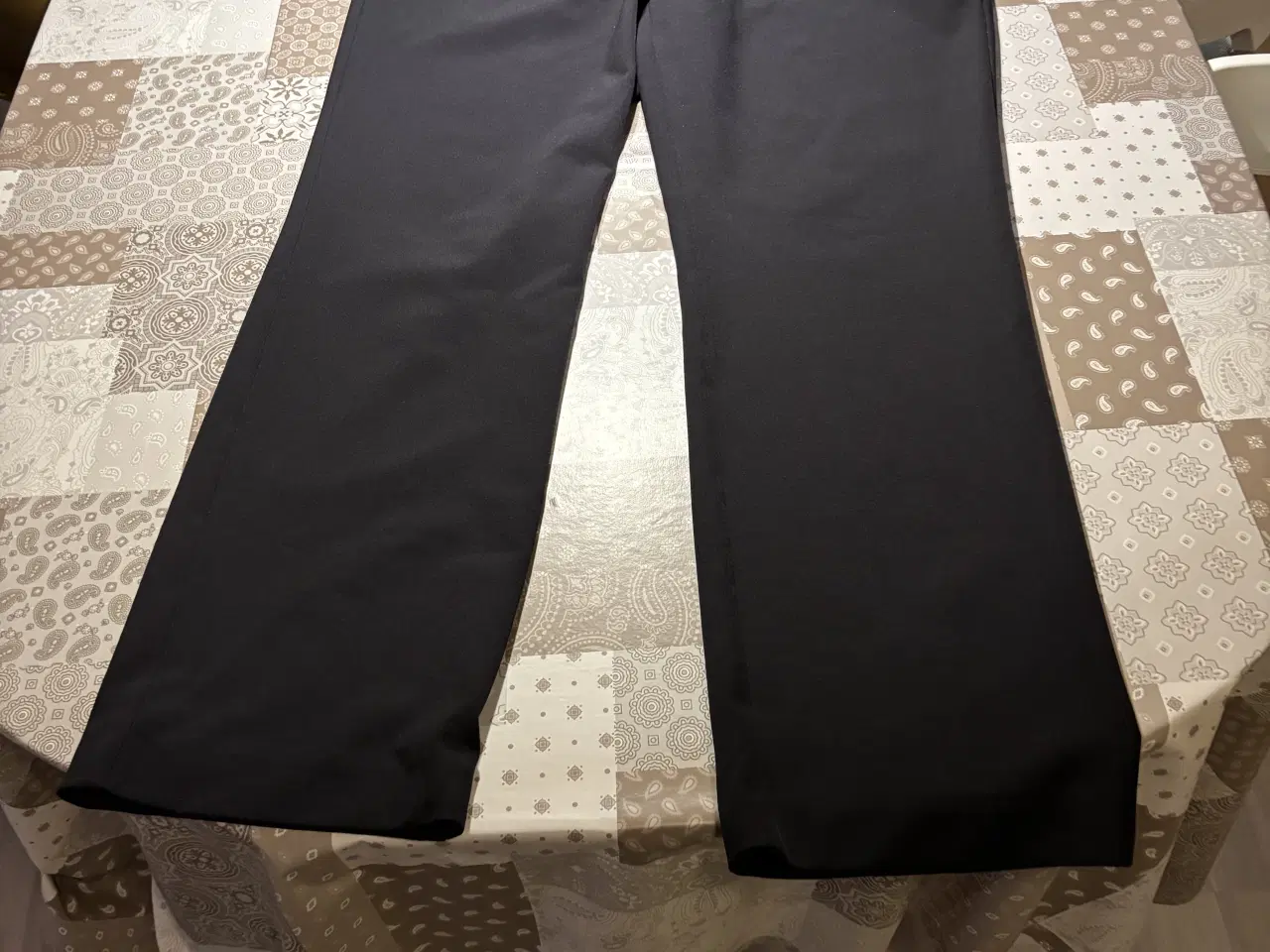 Billede 1 - Sorte bukser med vidde i benene 