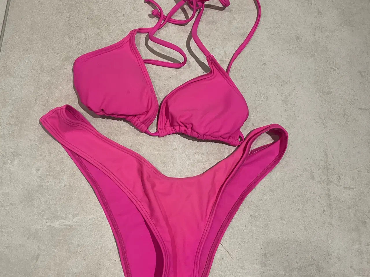 Billede 1 - 3 bikini i Pink, rød og blå/hvid mønstret