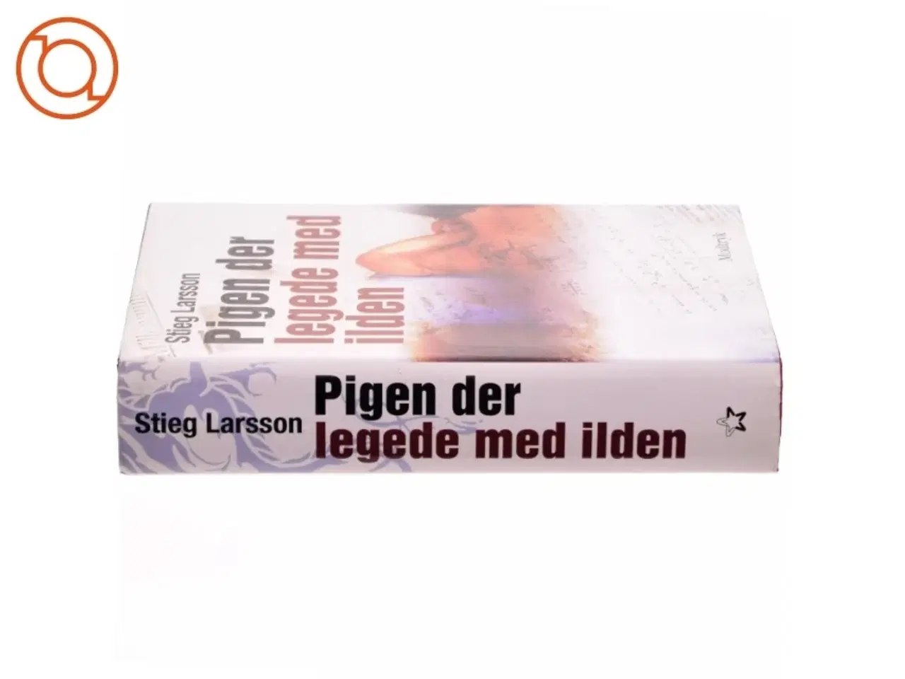 Billede 2 - Pigen der legede med ilden af Stieg Larsson