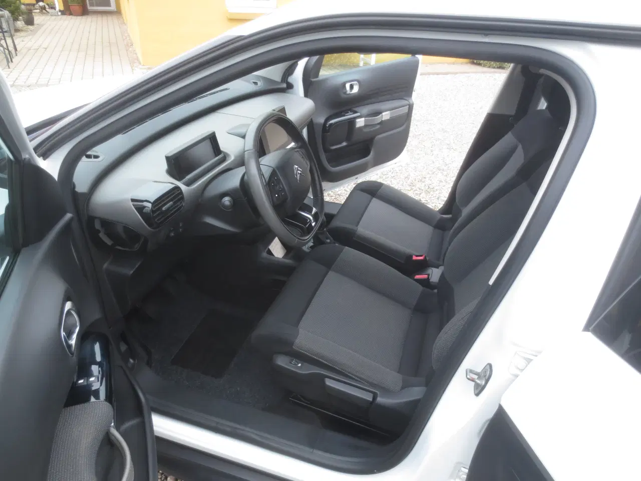 Billede 14 - Citroen C4 Cactus 1.2 i Km 144. År 2015. Nysynet.