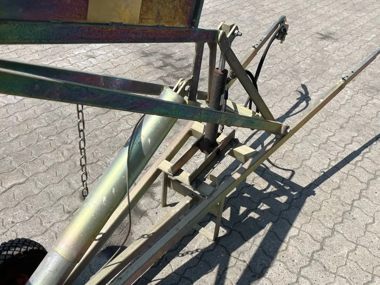 Billede 10 - - - - Stor flise ligger vogn til sf sten mm.