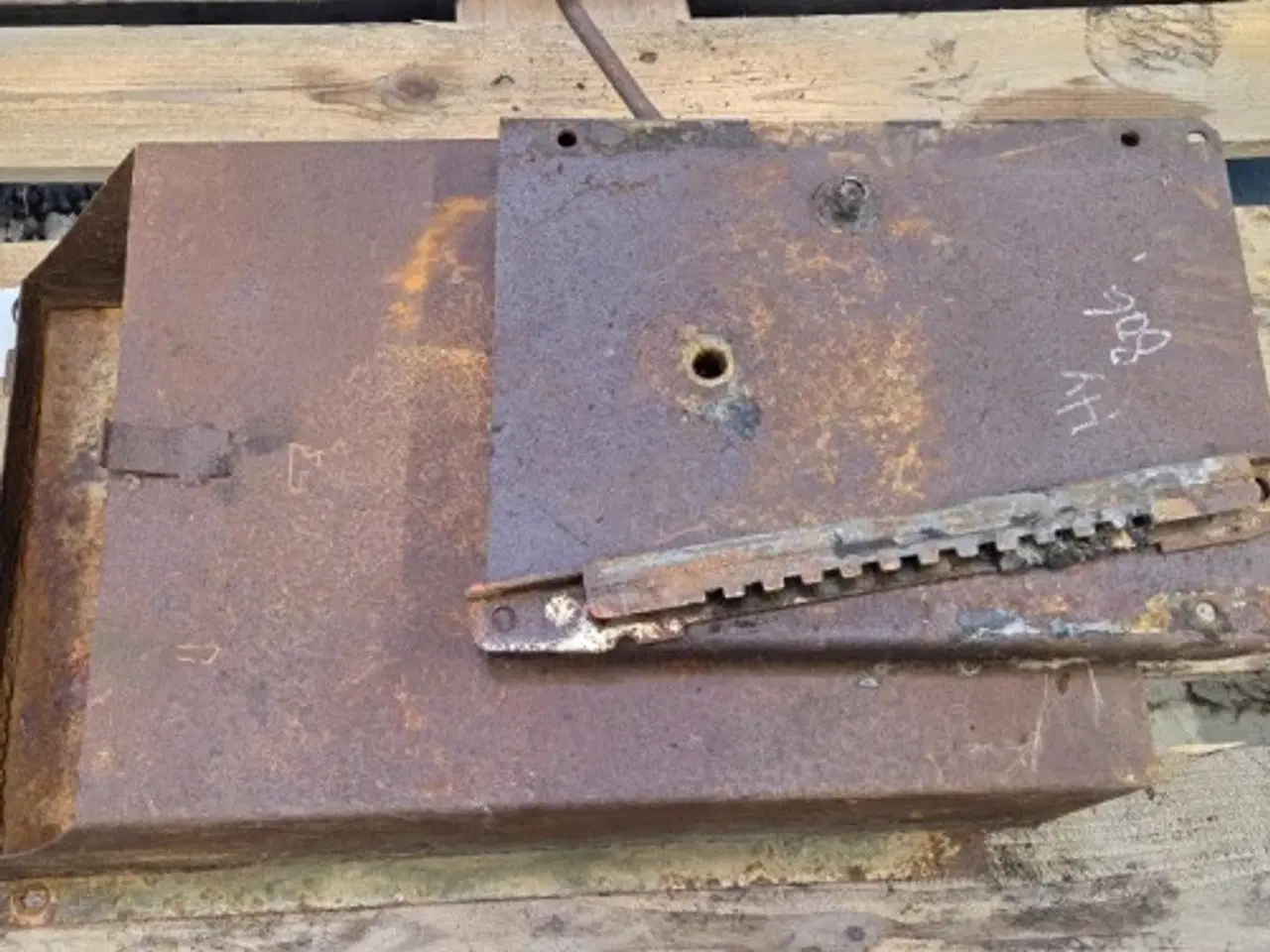 Billede 12 - Hydrema 806 Værktøjskasse Under Sædet 382194