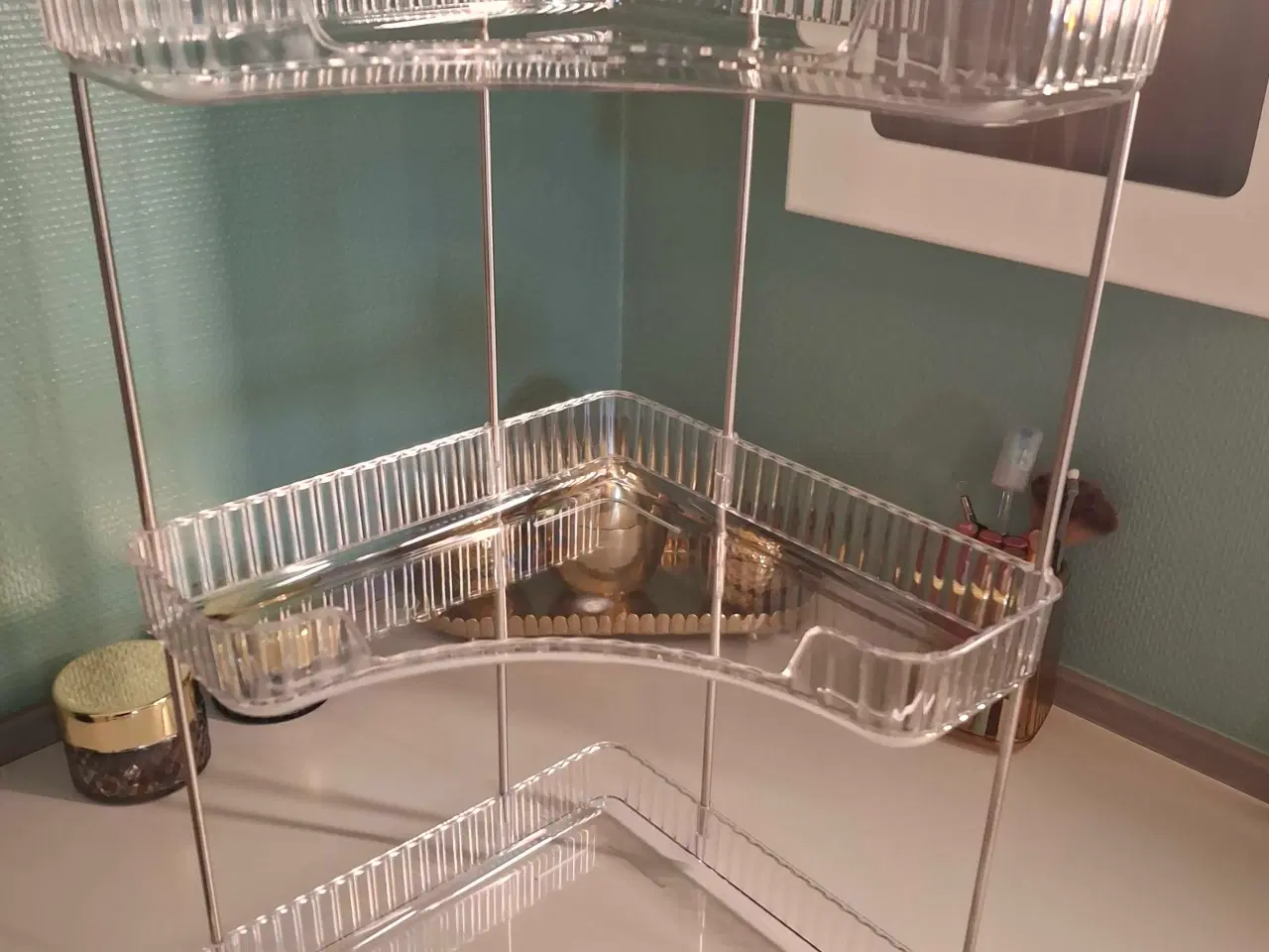 Billede 2 - Hjørne hylde 