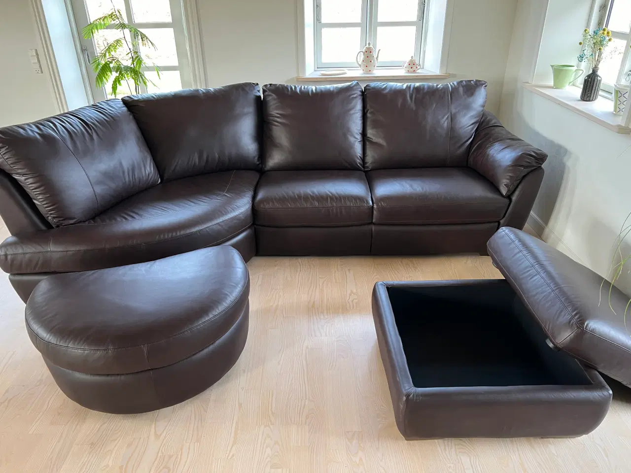 Billede 3 - Flot sofa i mørkebrunt læder