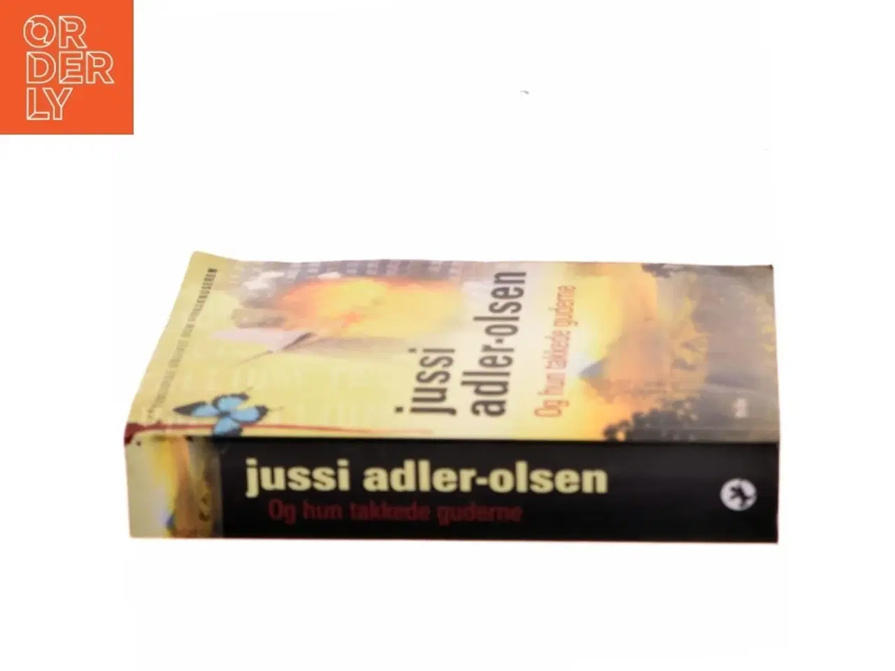 Billede 2 - Og hun takkede guderne af Jussi Adler-Olsen (Bog)