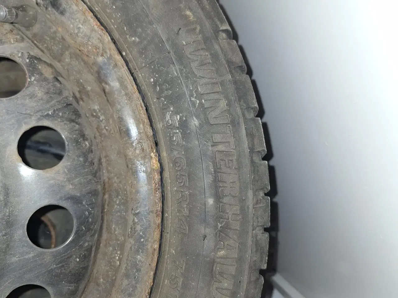 Billede 4 - Vinterdæk med nav kapsler til Suzuki Alto