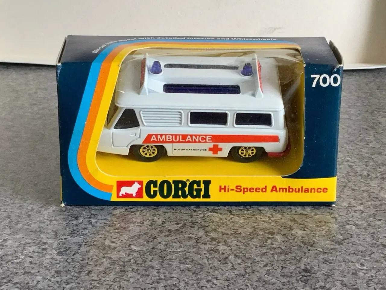 Billede 5 - Corgi Toys No. 700 Hi-Speed Ambulance, scale 1:36