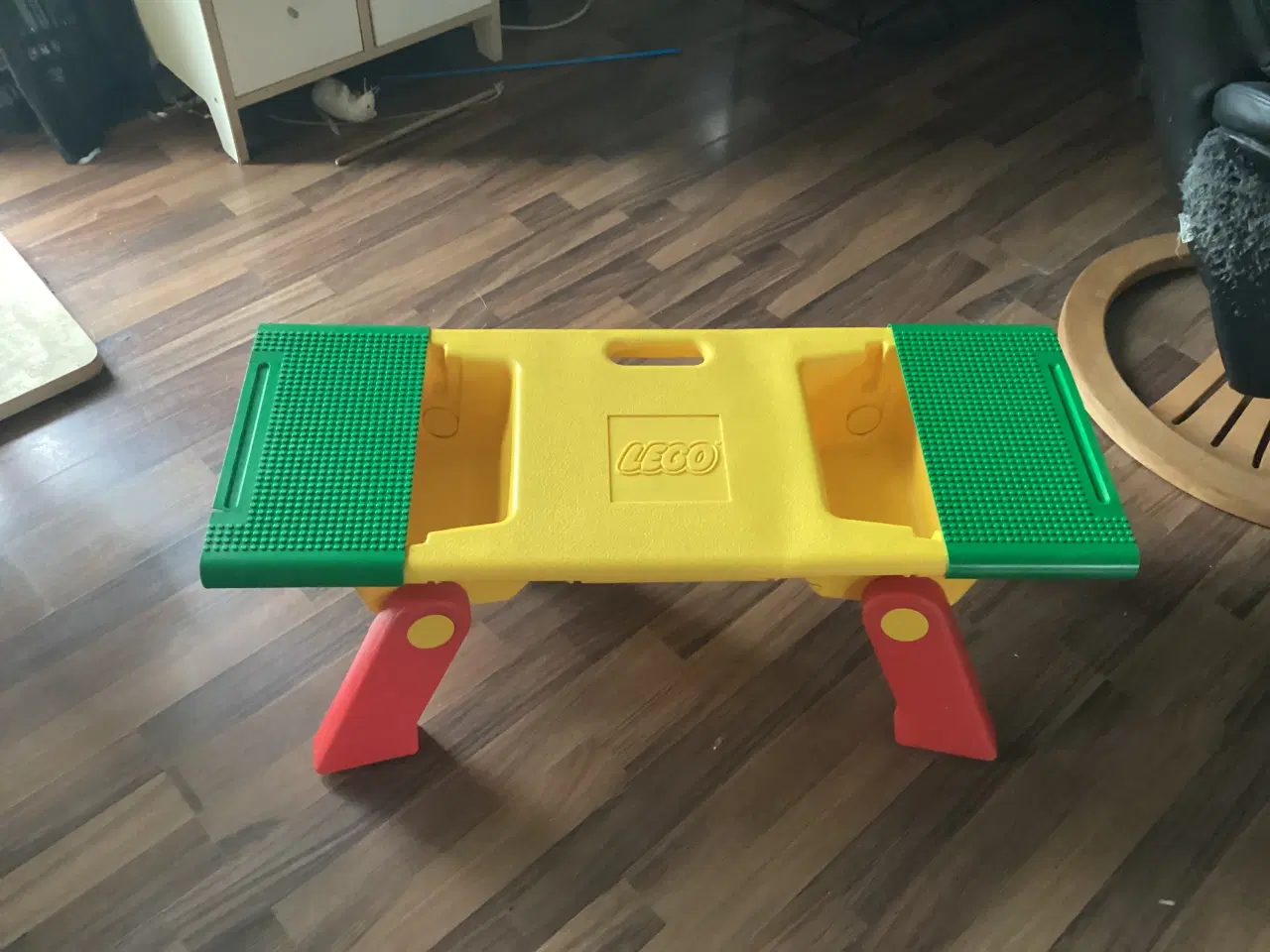 Billede 2 - Lego Bord og Lego Opbevaringskasse.