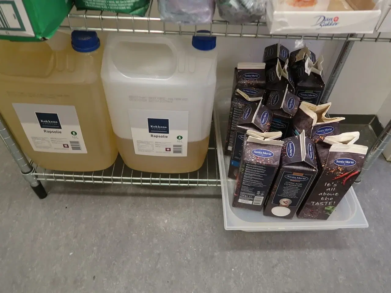 Billede 7 - 3 stk. trådreoler på hjul med indhold