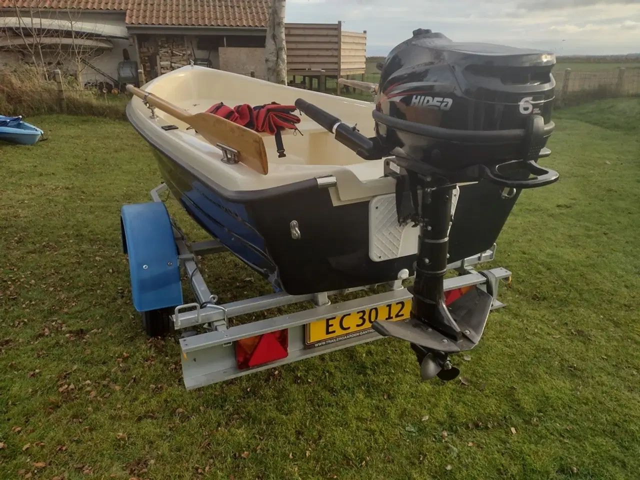 Billede 2 - Robåd 12 fod med motor og trailer