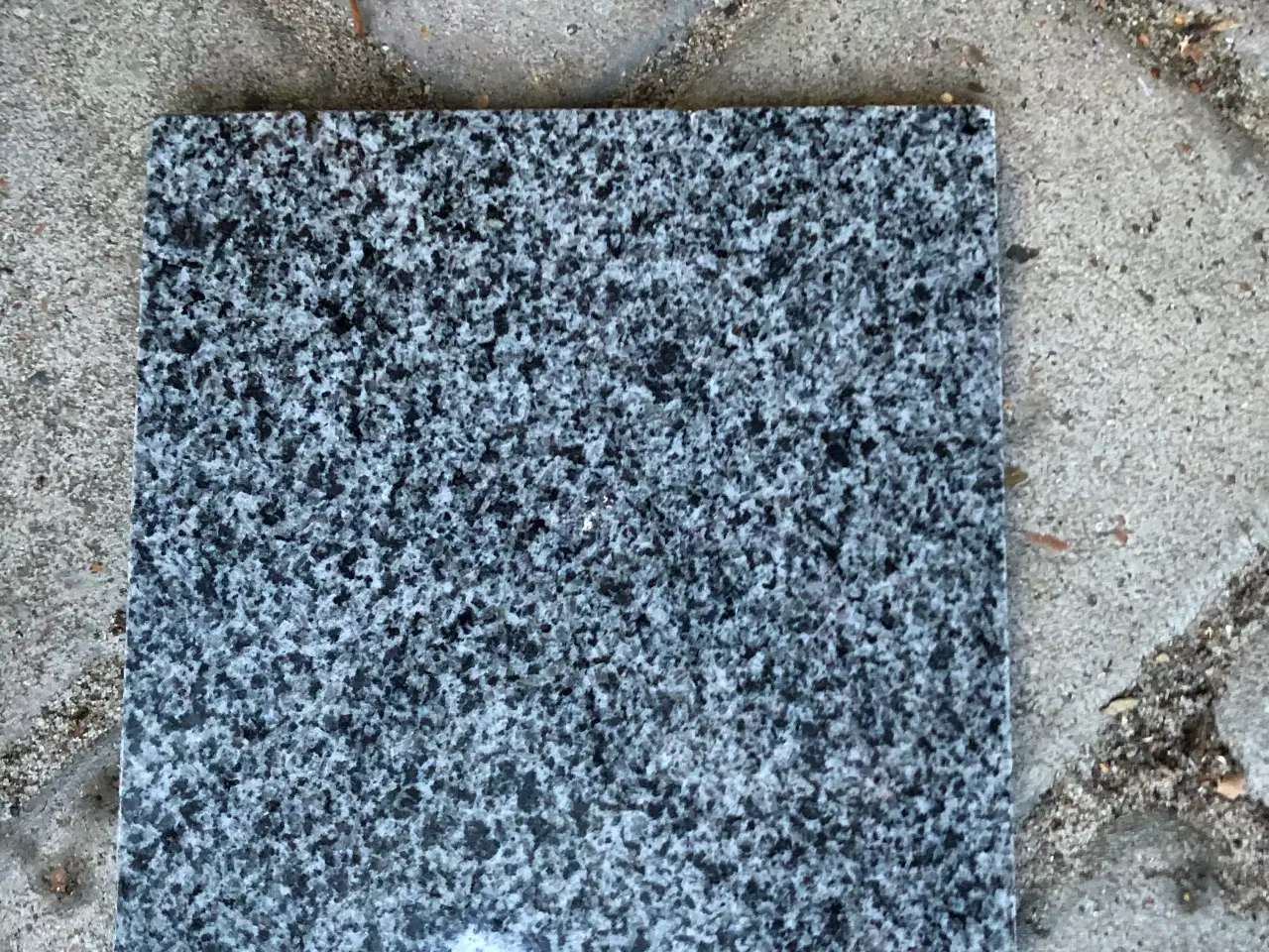 Billede 1 - Granit Fliser 15x15 