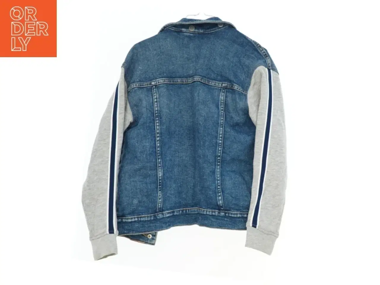 Billede 2 - Denim jakke med grå ærmer (str. 134)