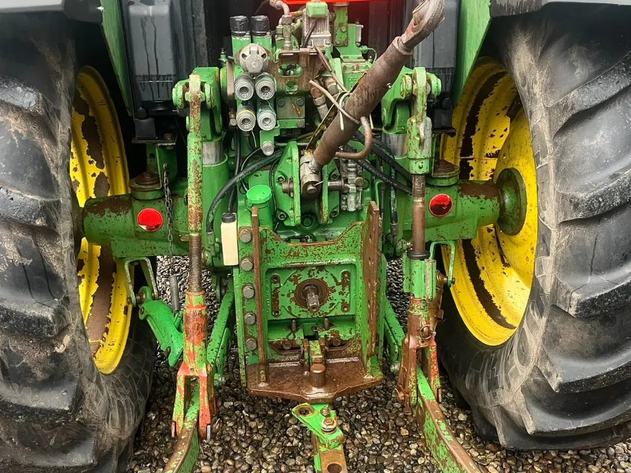 Billede 4 - John Deere 6506 Med frontlæsser og vendegear ved rattet samt nye fordæk