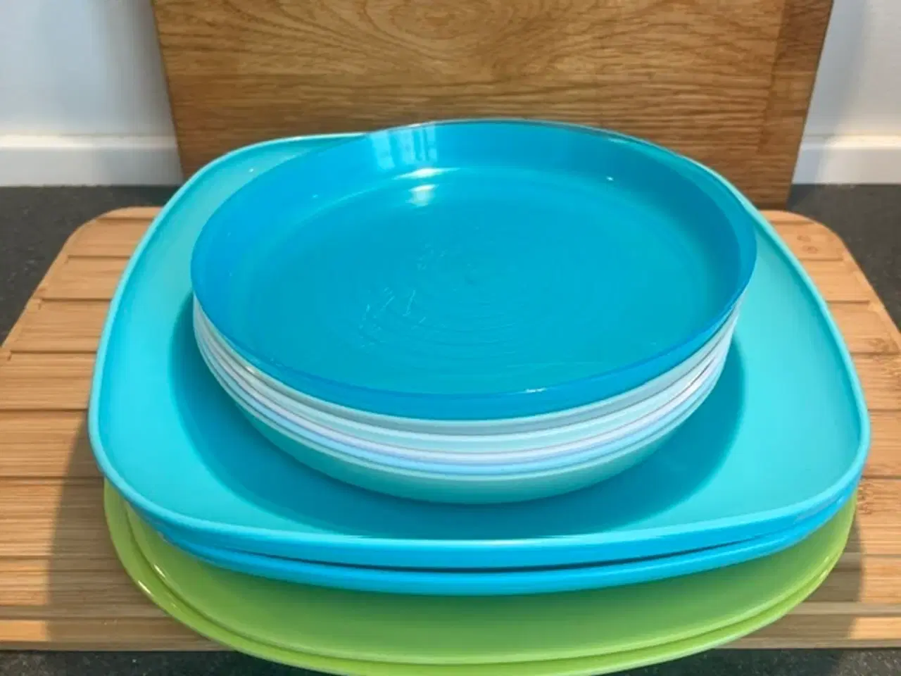 Billede 1 - Farverigt melamin-sæt 10 dele–perfekt til outdoor