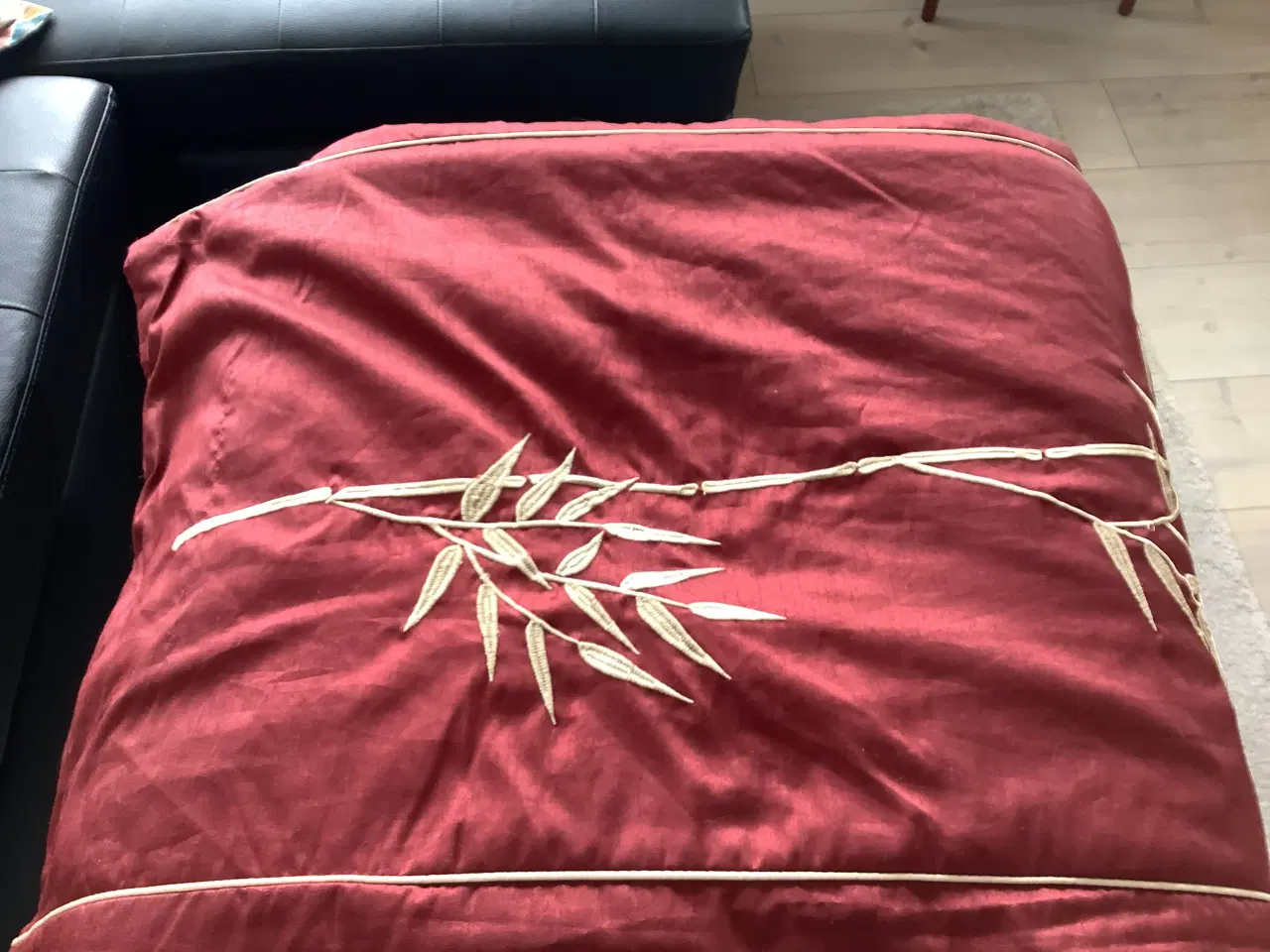 Billede 1 - Rød sengetæppe