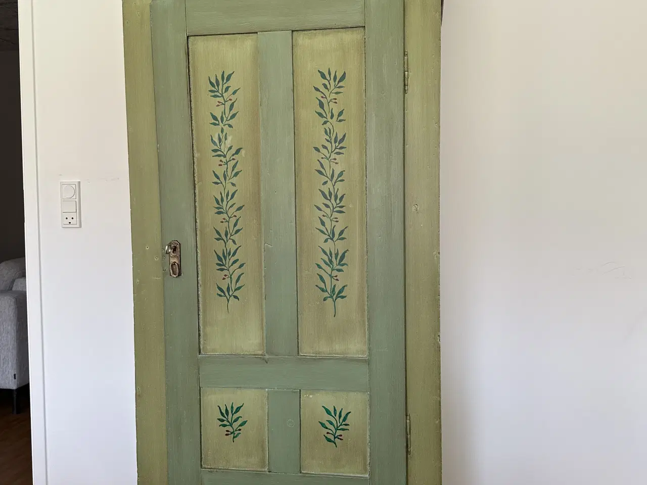 Billede 10 - Flot malet karlekammerskab 