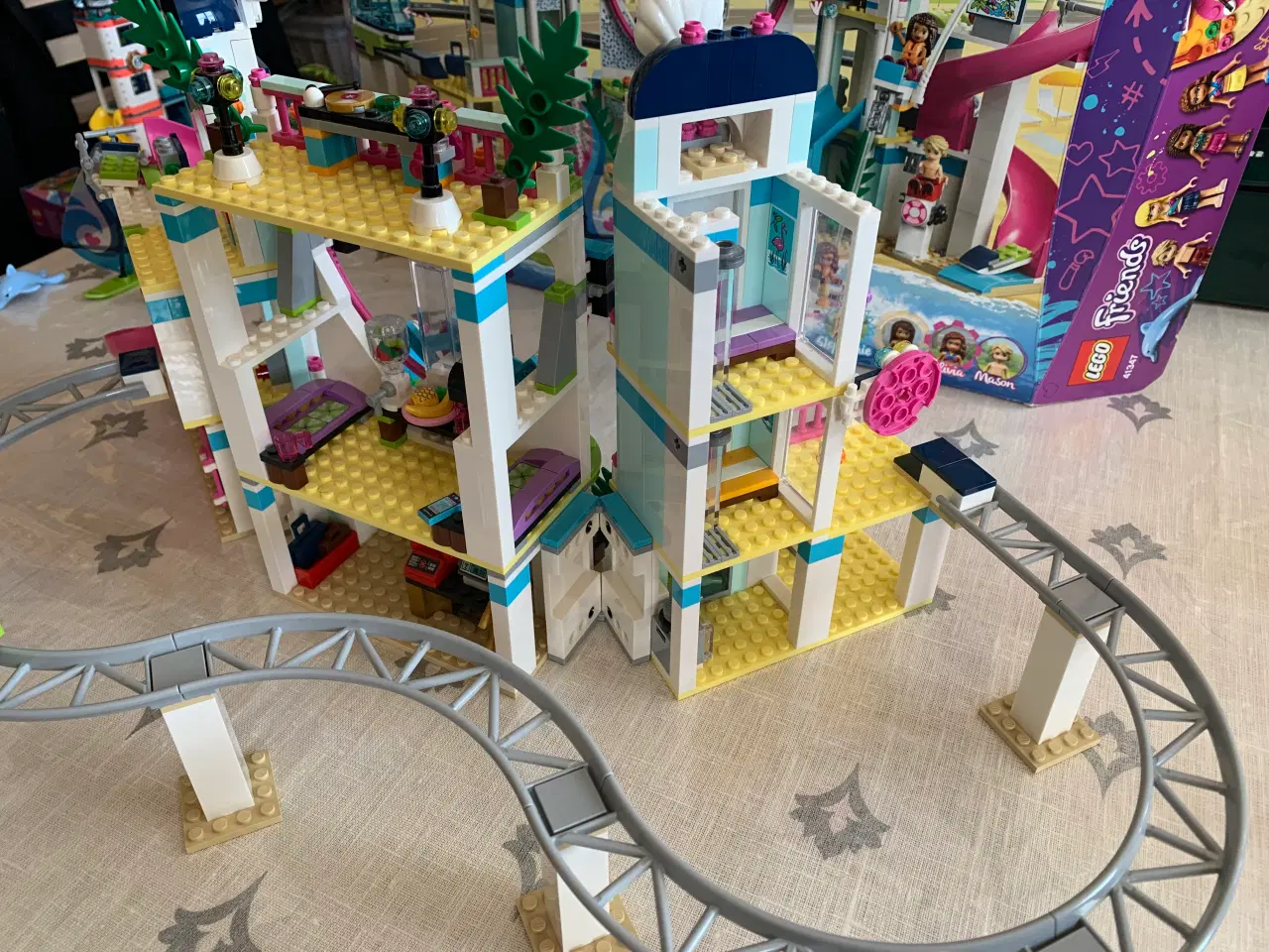 Billede 5 - Lego friends Heartlake feriecenter