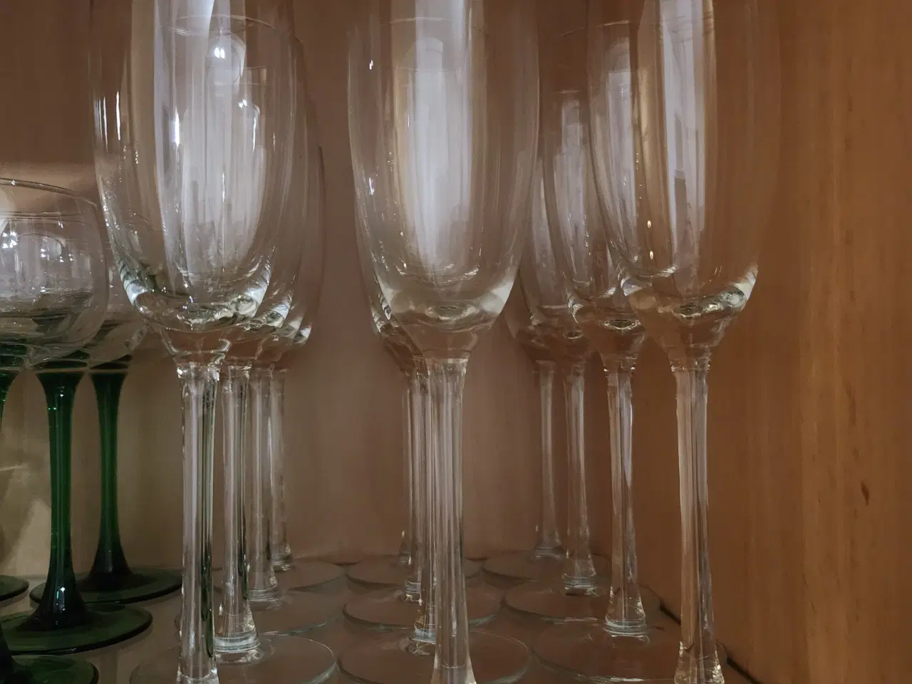 Billede 1 - Champagneglas 12stk, brugte kun 1x sælges samlet