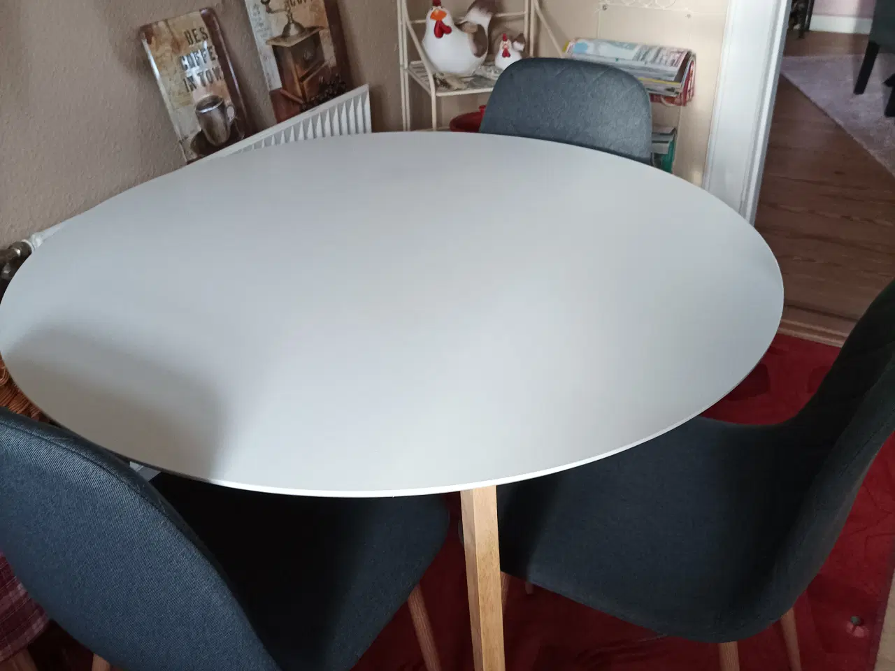 Billede 1 - Køkkenbord med 3 stolene 
