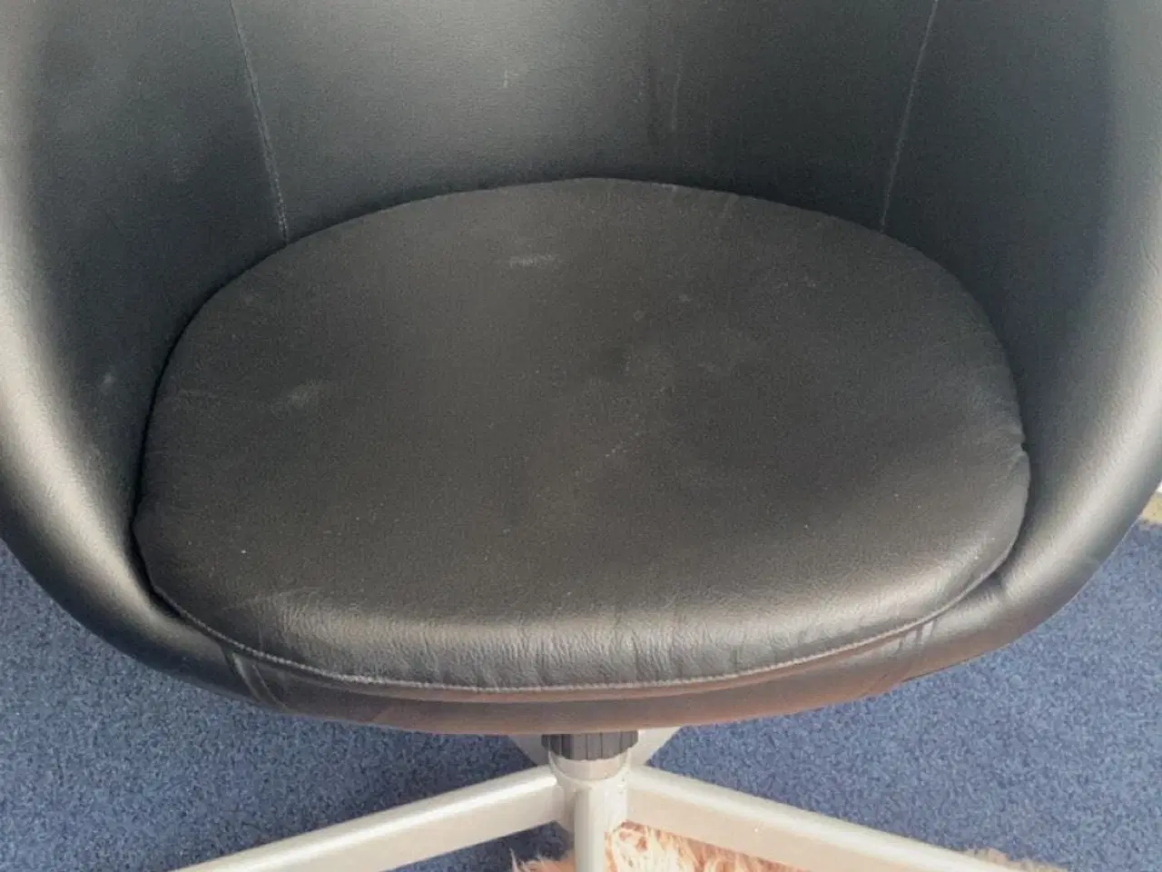 Billede 2 - Sort loungestol / drejestol