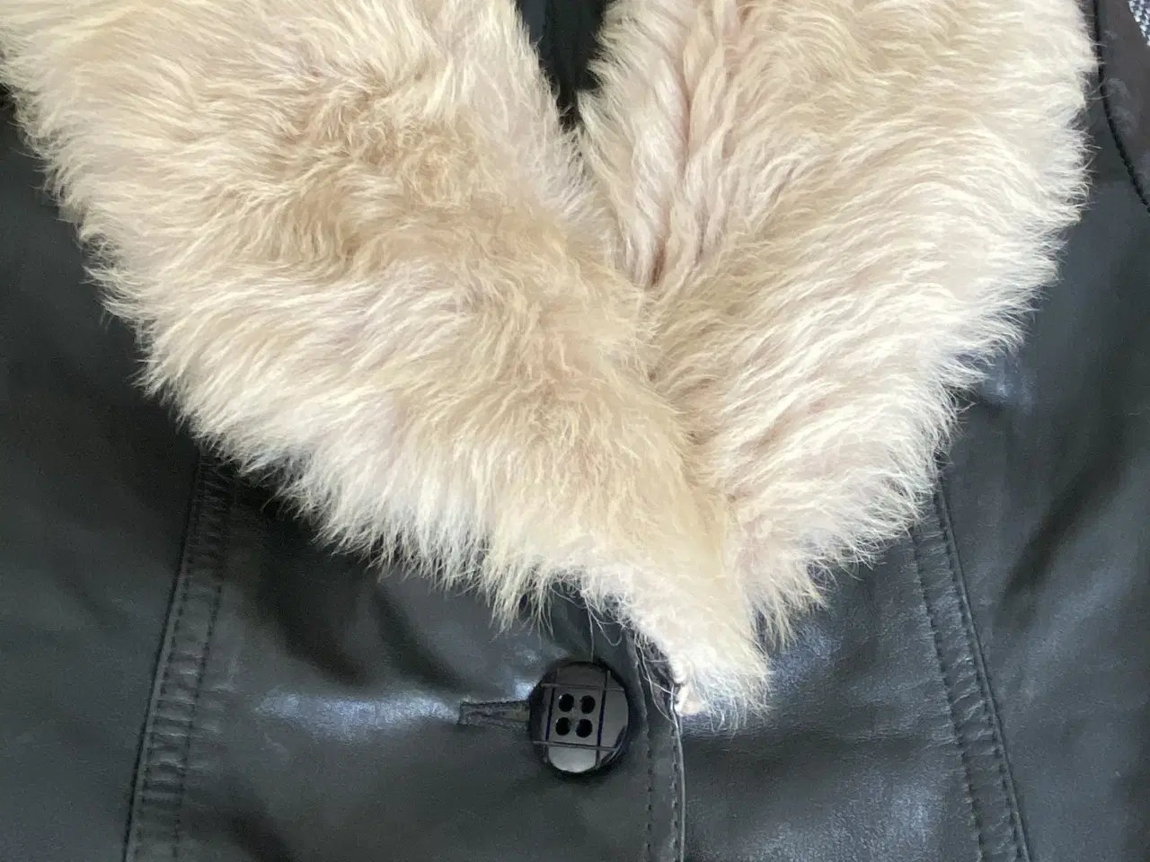 Billede 6 - Flot læderfrakke vintage, med lammeskind på kraven