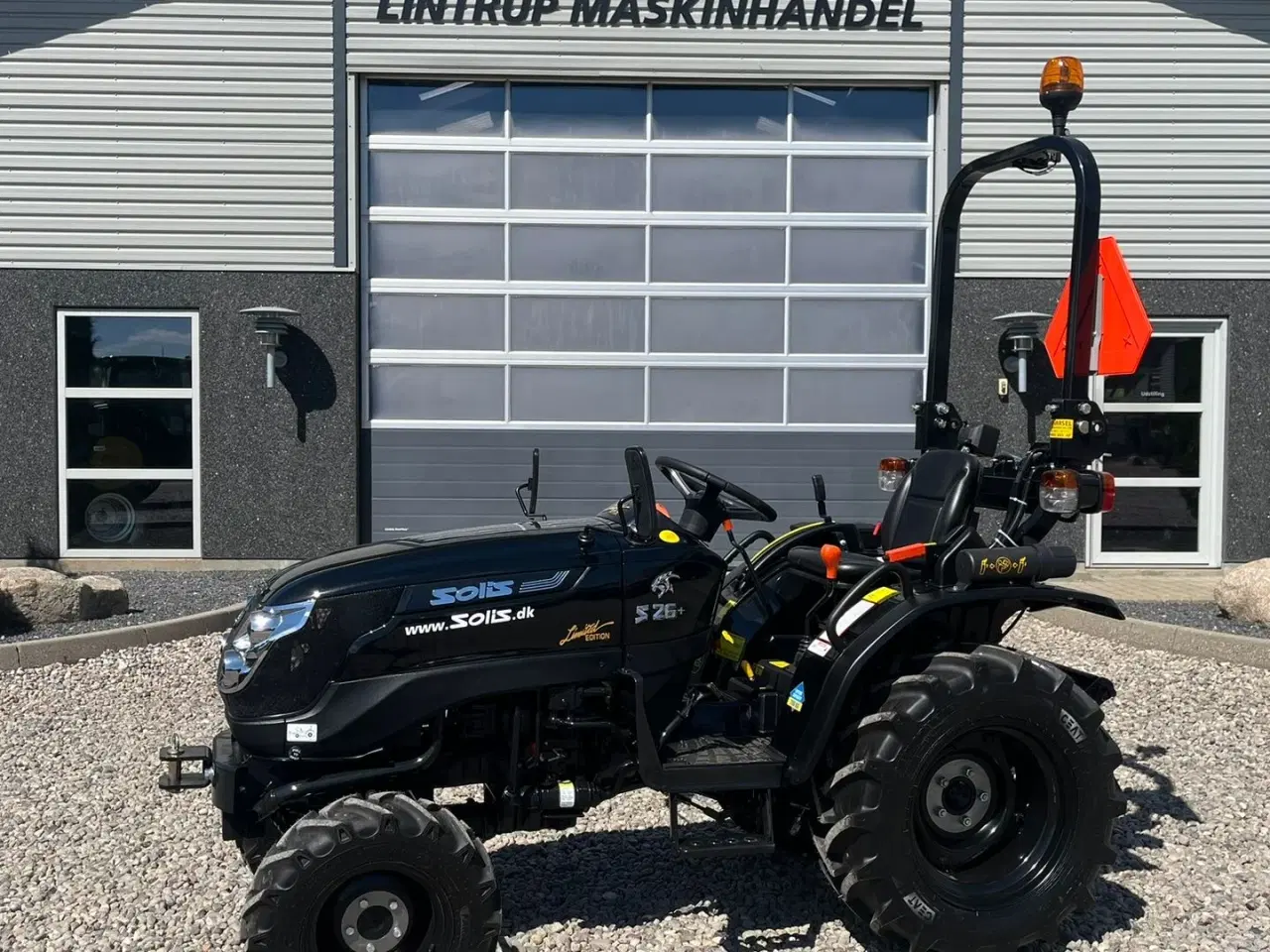 Billede 1 - Solis S26 Limited Edition i sort 6+2 Gearmaskine med Servostyring og brede traktorhjul