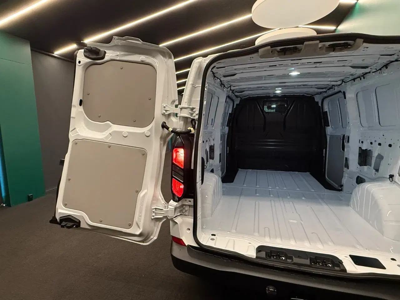 Billede 6 - Ford Transit Custom 320L 2,5 PHEV Trend CVT