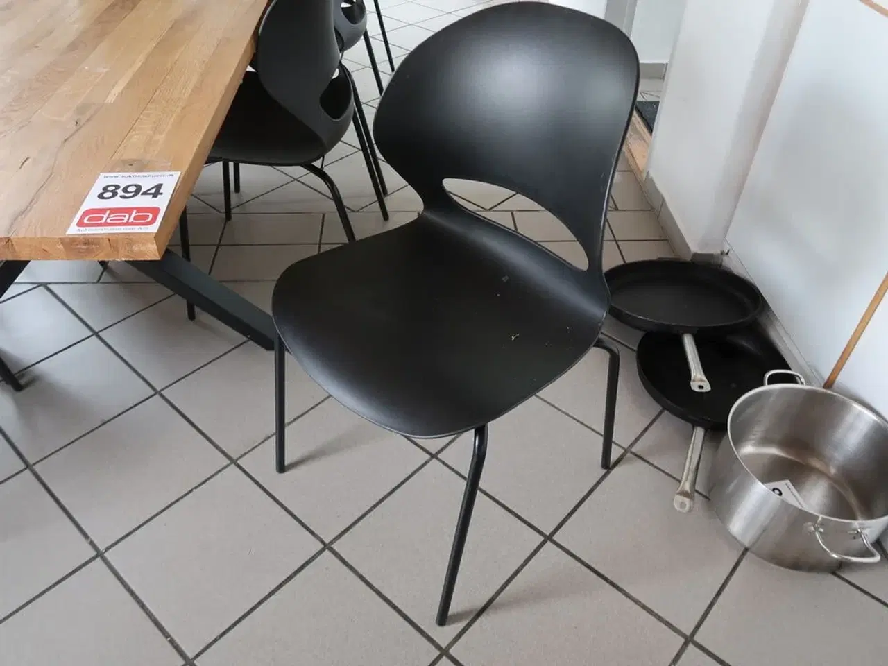 Billede 4 - Kantinebord med 8 stole