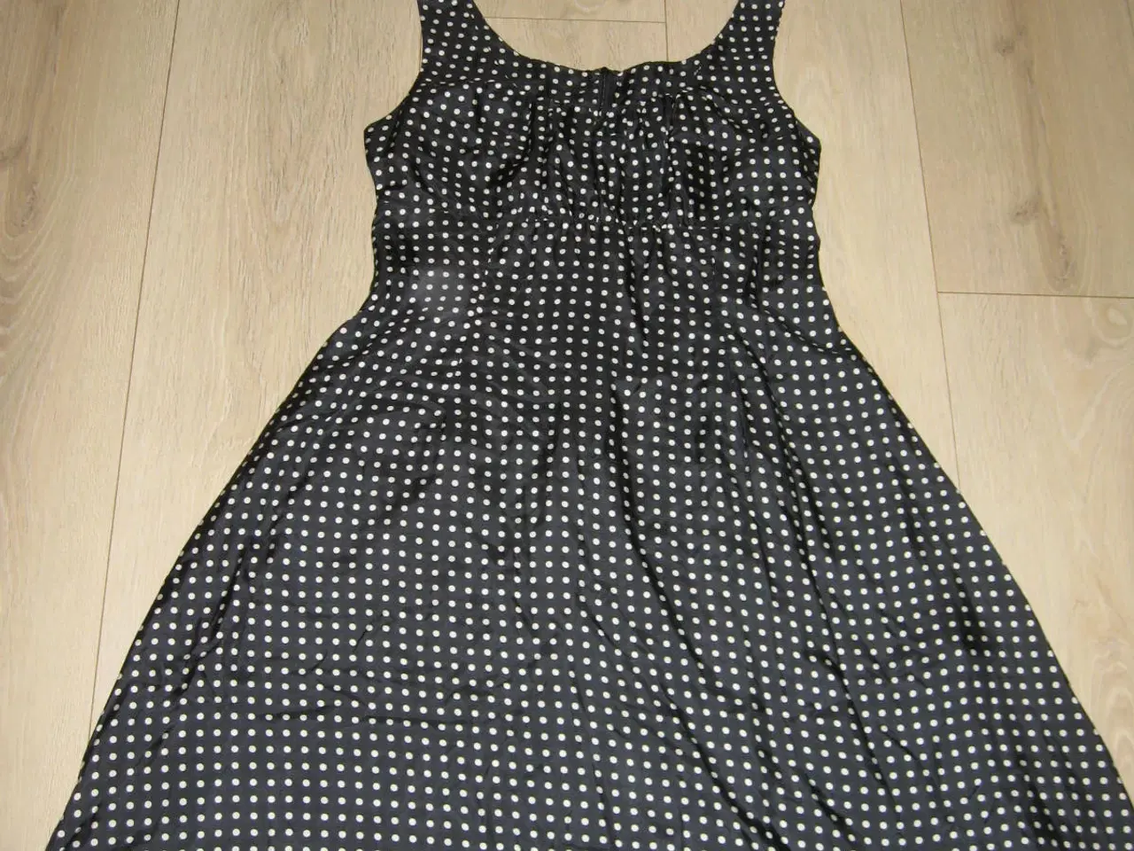 Billede 1 - Smuk Edith & Ella silke kjole str XL