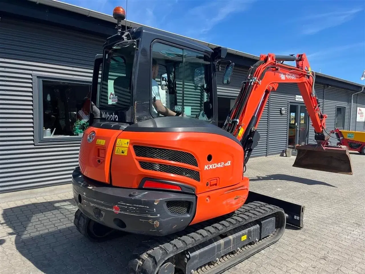Billede 17 - Kubota Kx042-4 Hydraulisk fæste med kipbar planerskovl Kun kørt 1382T
