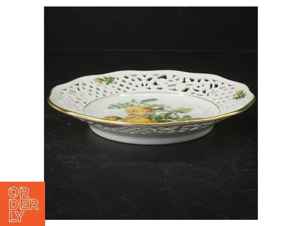 Billede 3 - Porcelænstallerkener med gennembrudt kant og rosendekoration fra Firkløveren