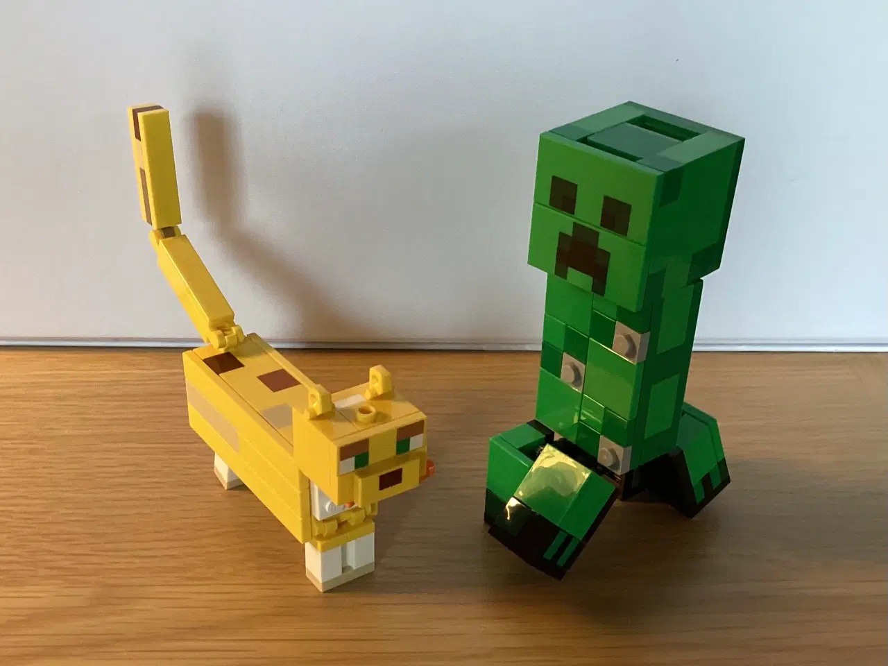 Billede 2 - Lego Minecraft Creeper og Ocelot nr. 21156, udgået