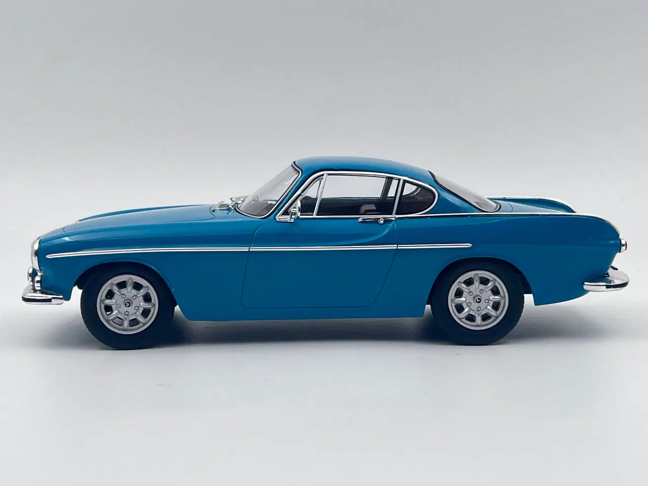 Billede 2 - 1967 Volvo P1800 S 1:18  Super flot og detaljeret 