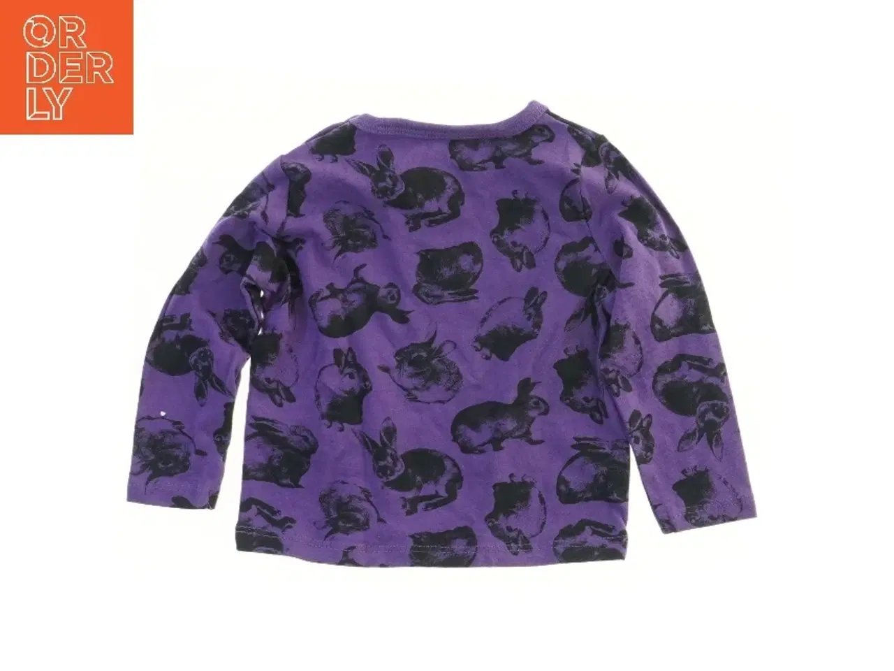 Billede 2 - Langærmet lilla bluse med kaninprint fra VRS (str. 62)