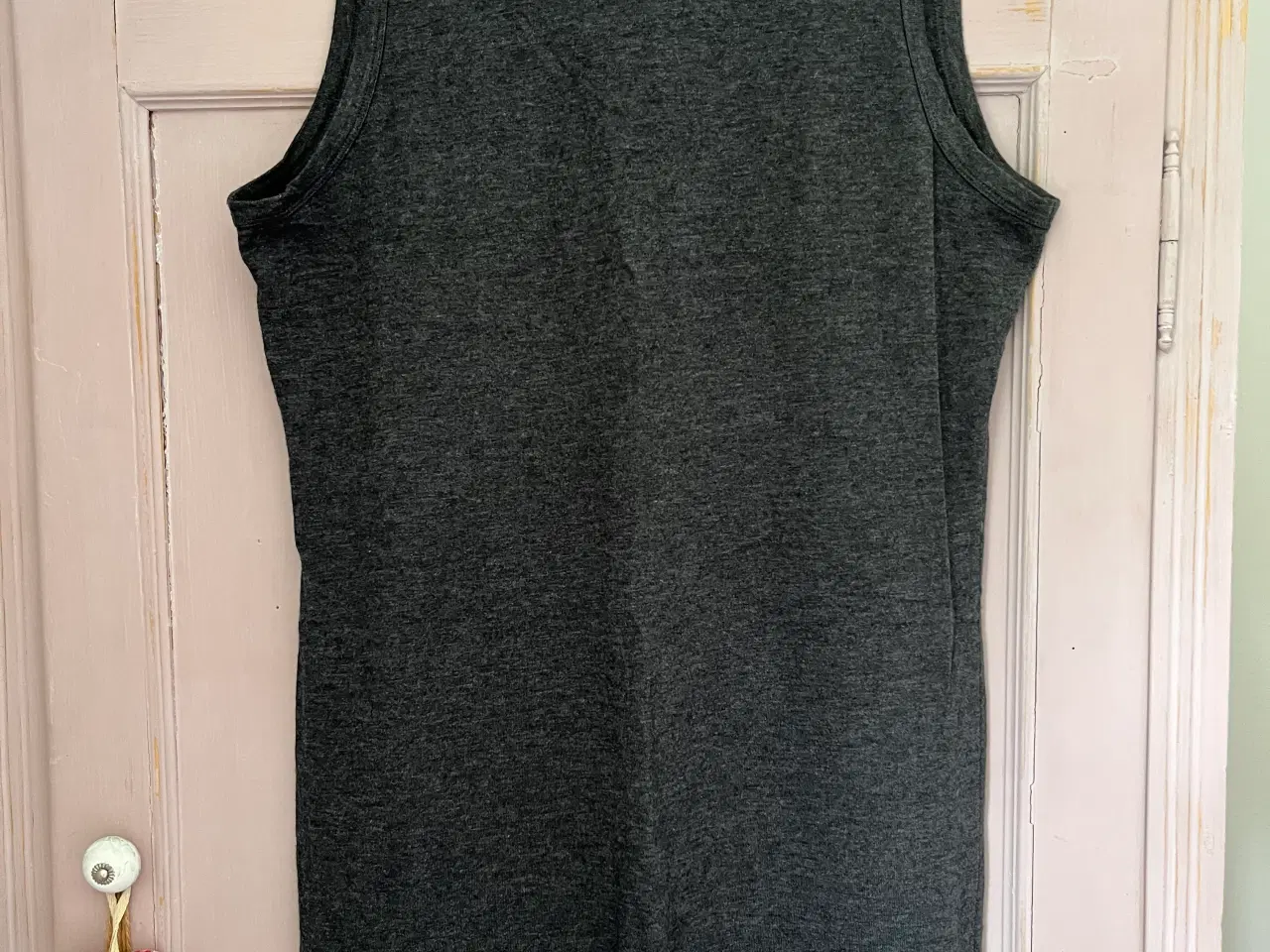 Billede 2 - Skøn lang tank-top med uld fra Hawaleschka str. XL