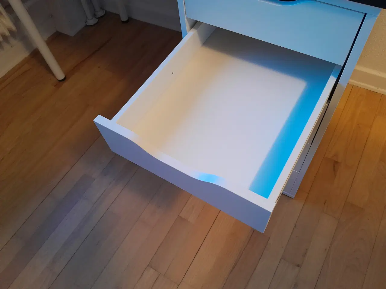 Billede 5 - Skrivebord med skuffer (LAGKAPTEN / ALEX fra IKEA)