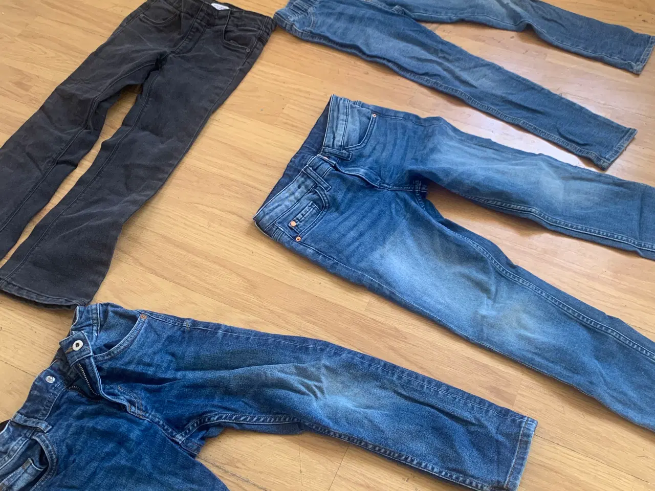 Billede 2 - Tøj pakke med bukser 