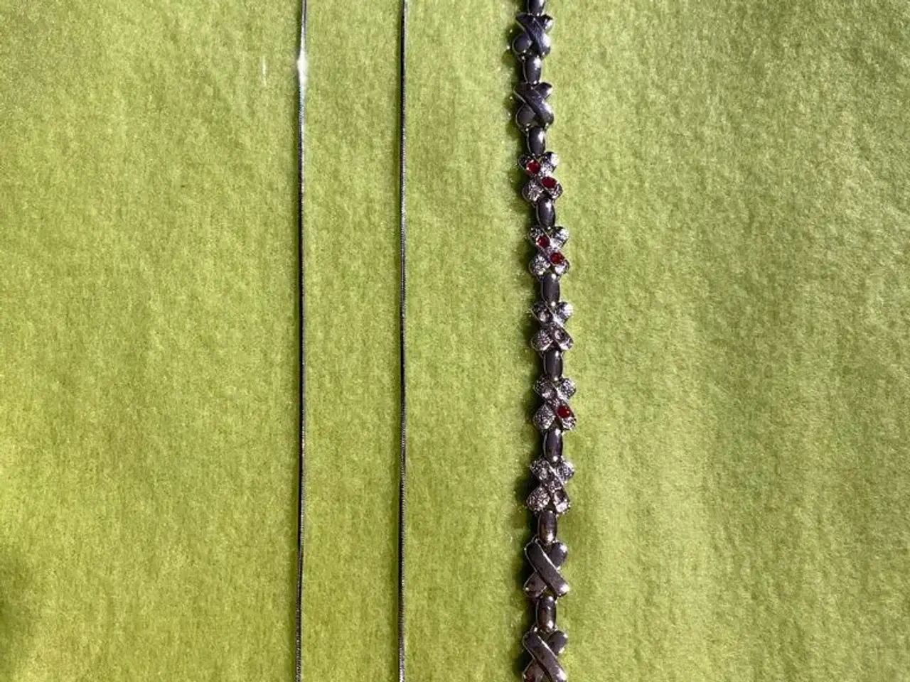 Billede 1 - Halskæde og armbånd til salg