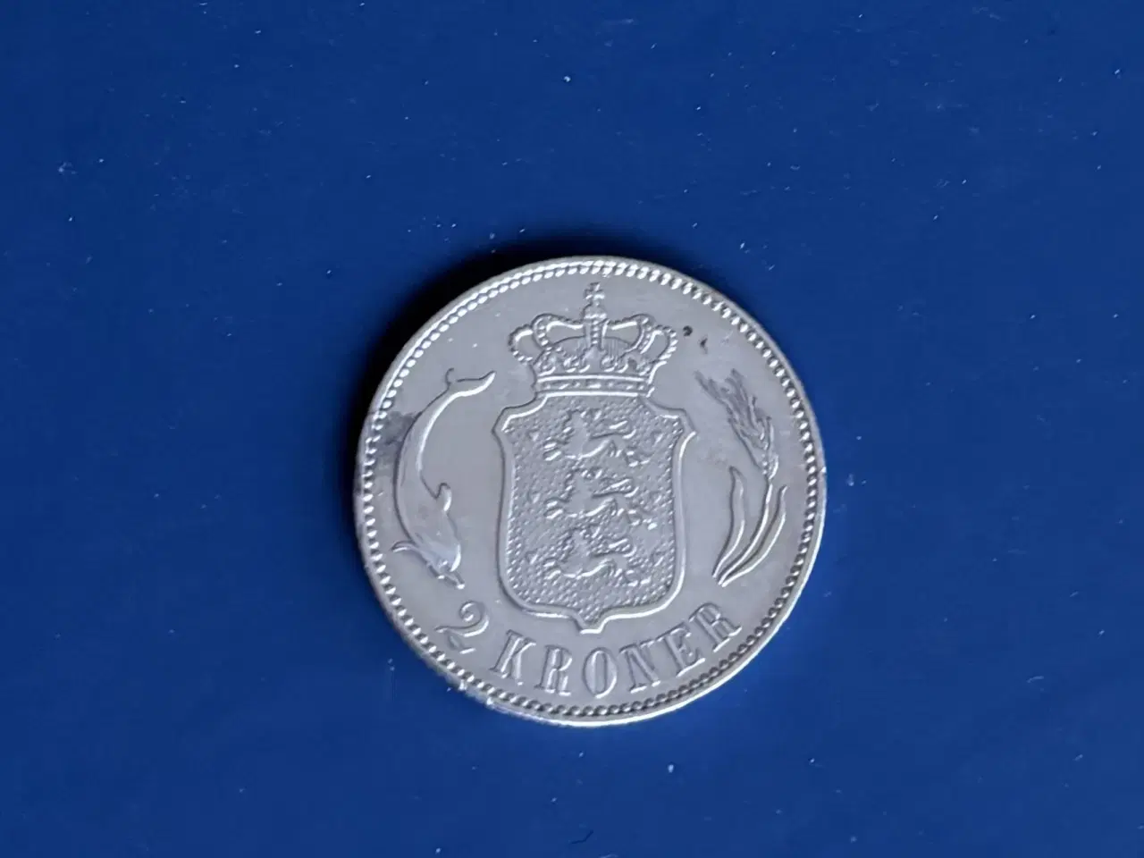 Billede 2 - Dansk 2kr med broche 1897