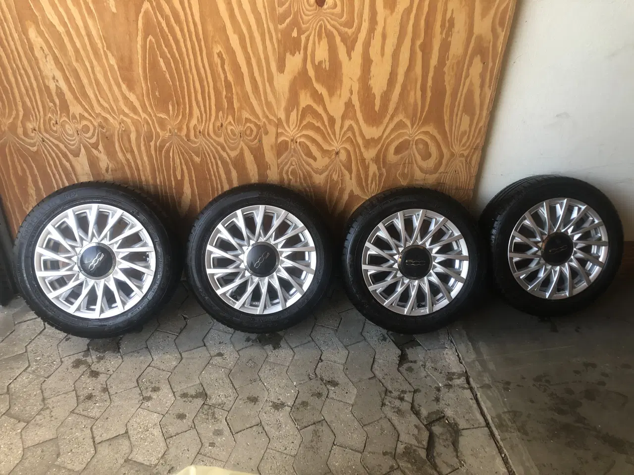 Billede 1 - Originale Fiat 500 Lounge fælge & Goodyear dæk