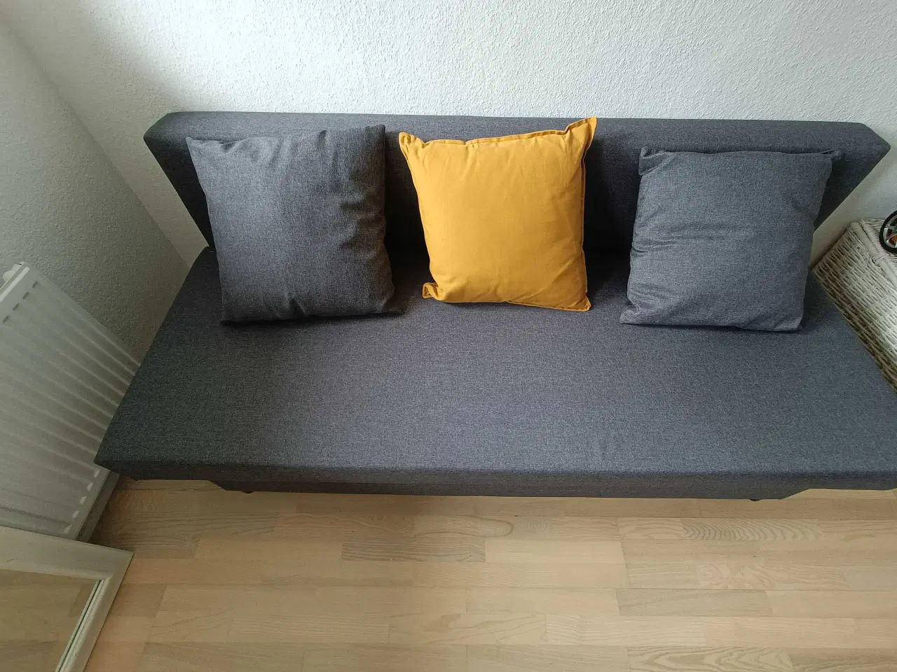 Billede 1 - Sovesofa med rum til dyner 