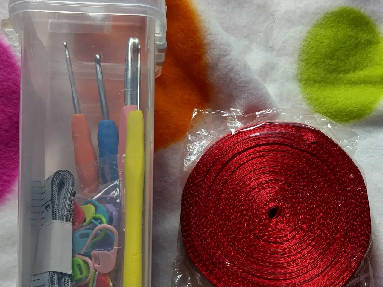 Billede 10 - 657 stk. Broderigarn - 3 broderier - hæklesæt