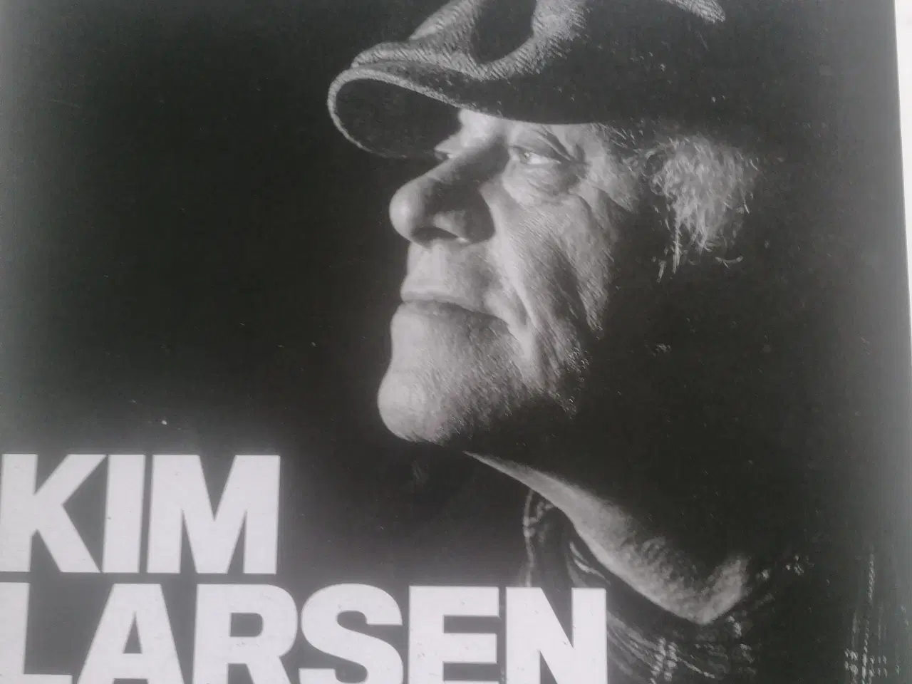 Billede 1 - Kim Larsen ind i mørket