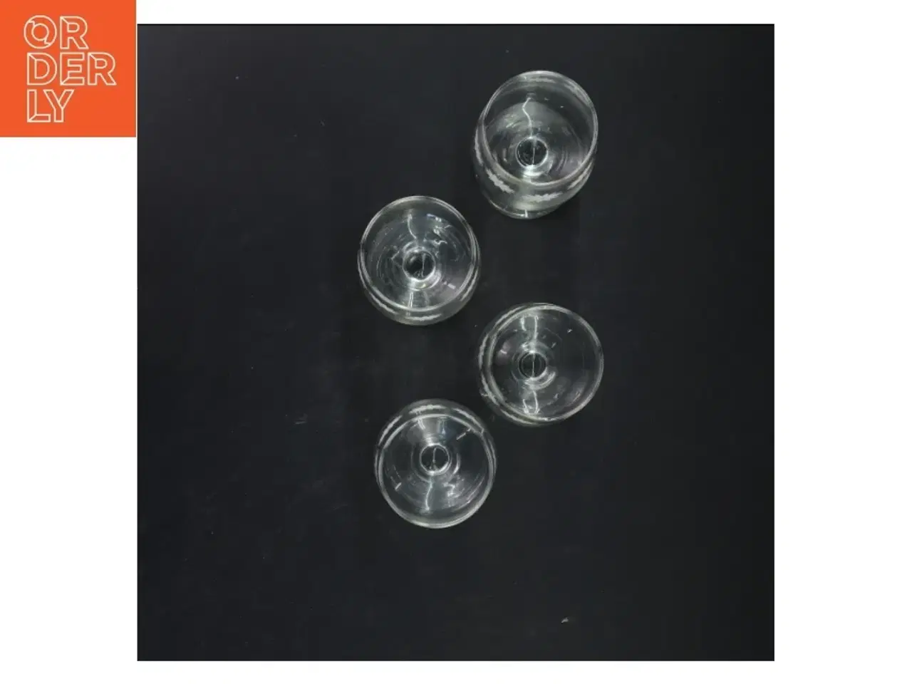 Billede 2 - Sæt med 4 vin glas (str. 15x6 cm)