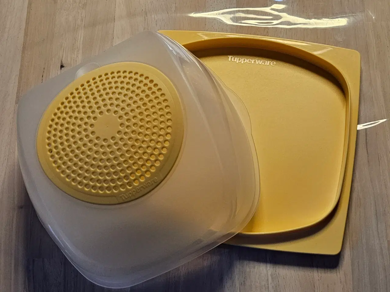 Billede 2 - Gul osteboks fra Tupperware
