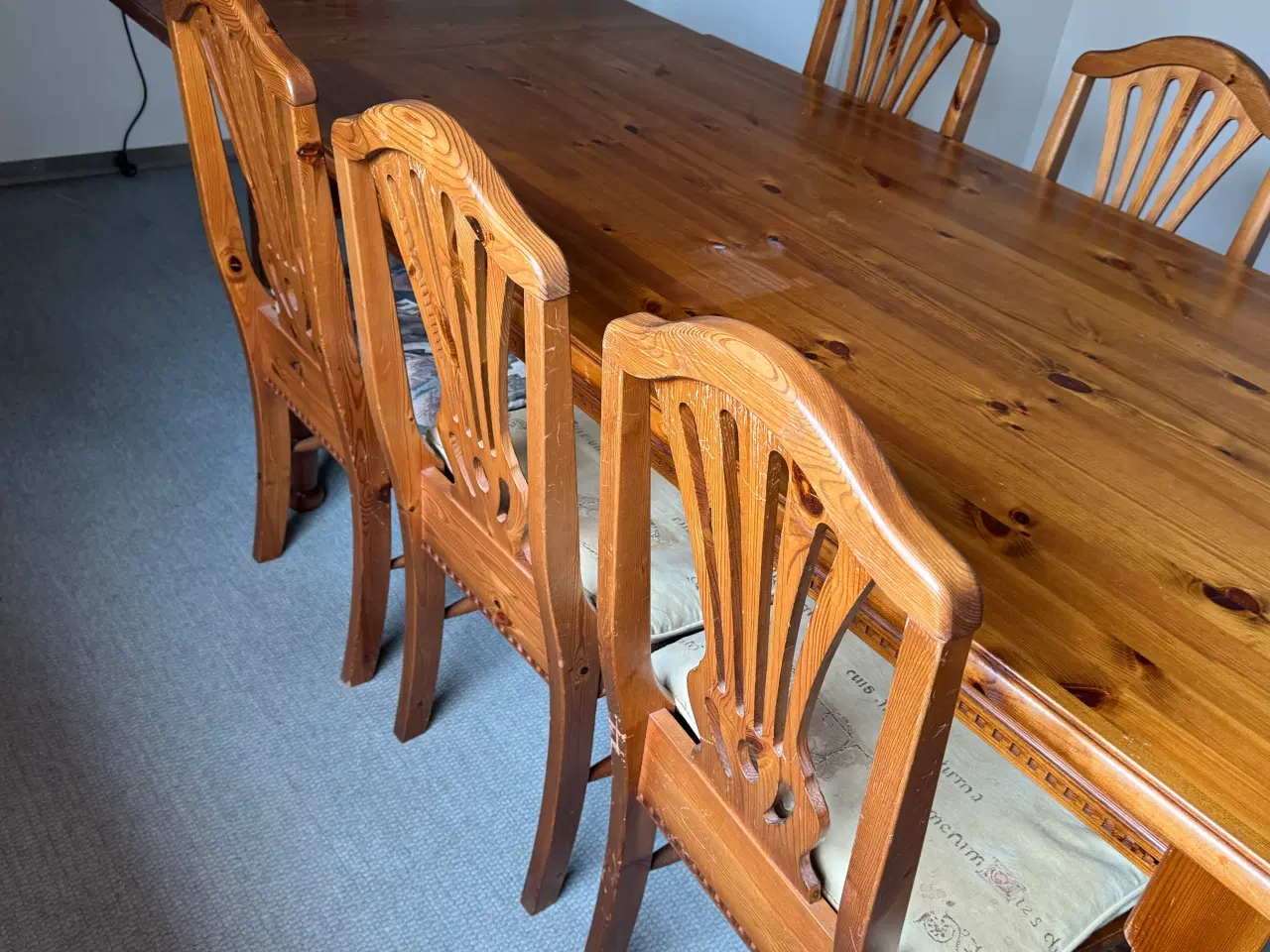 Billede 2 - Flot langbord med udtræks plader og 8 stole