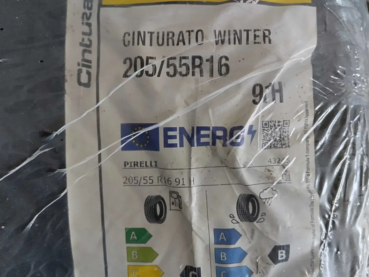 Billede 2 - Nye Pirelli vinterdæk x.2 205 55 16r